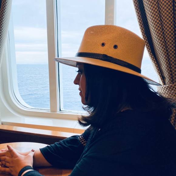 Meet your Posher, Debbie saenz - Picture 1 of 1